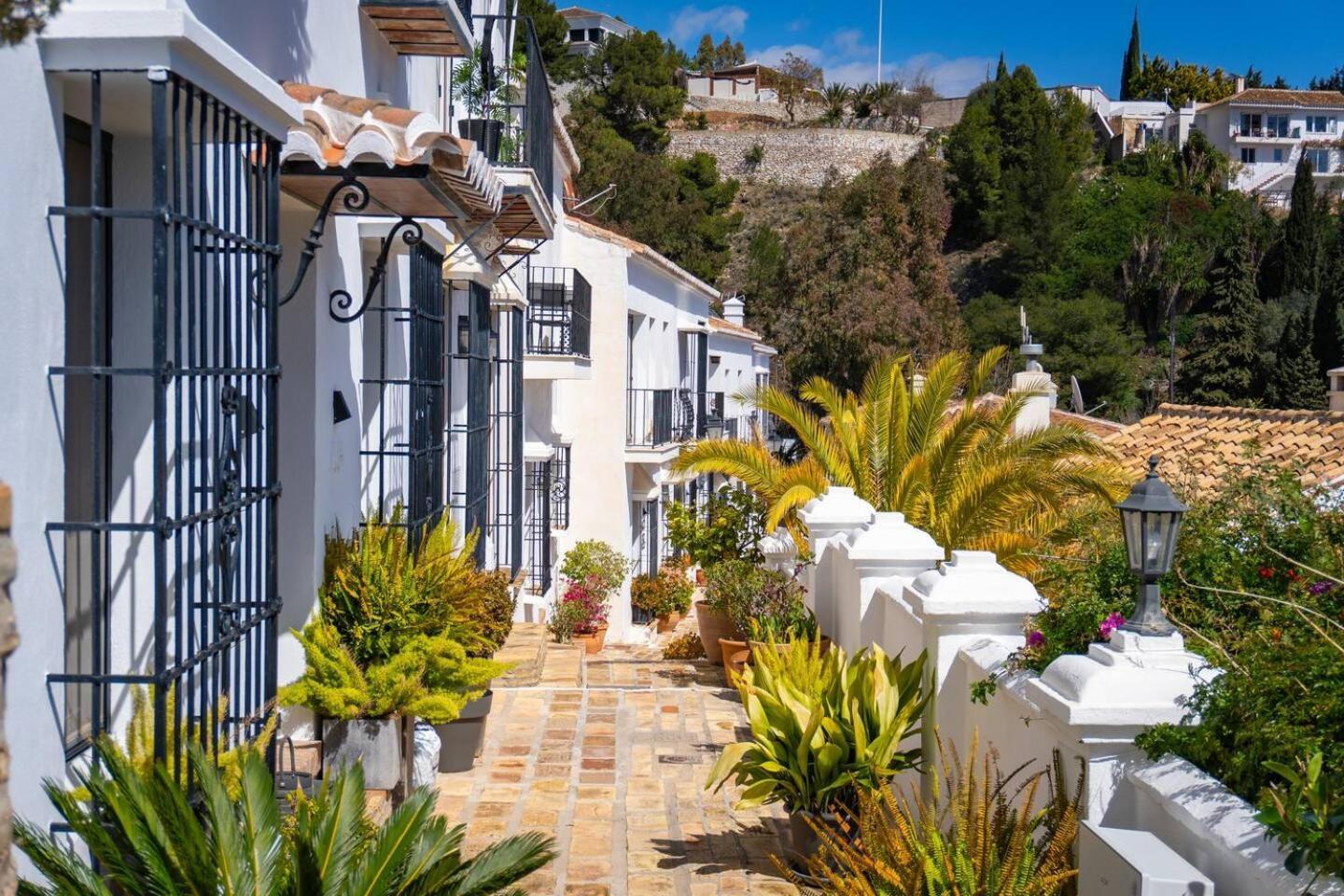 Idyllic Townhouse With Scenic Views Pueblo Holiday home Mijas